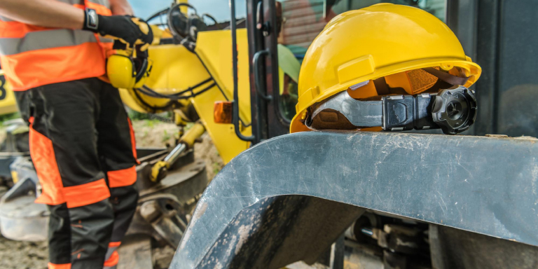 Revisión de la presión en frío de neumáticos en maquinaria de construcción