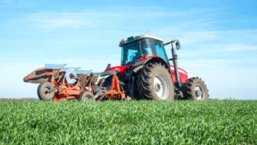 ¿Cómo elegir el mejor tractor para tus cultivos? Guía básica