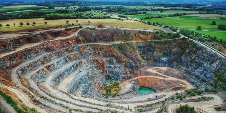 ¿Cómo puede la minería contribuir a la agricultura sostenible?